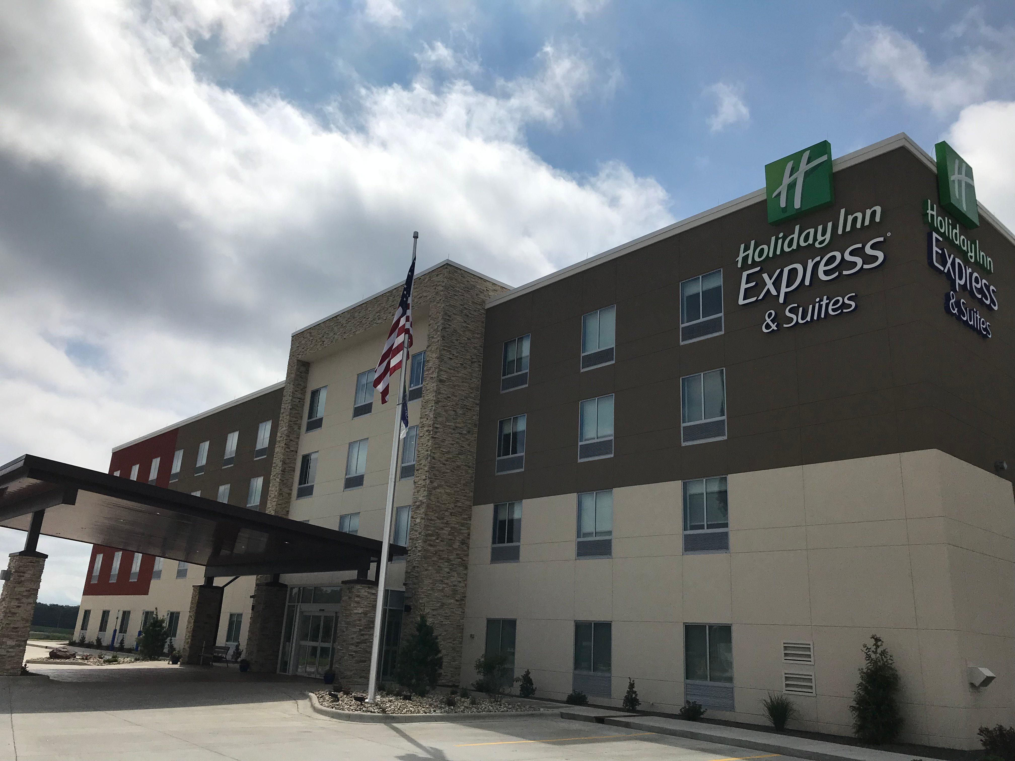 Holiday Inn Express & Suites - Hannibal - Medical Center Bagian luar foto