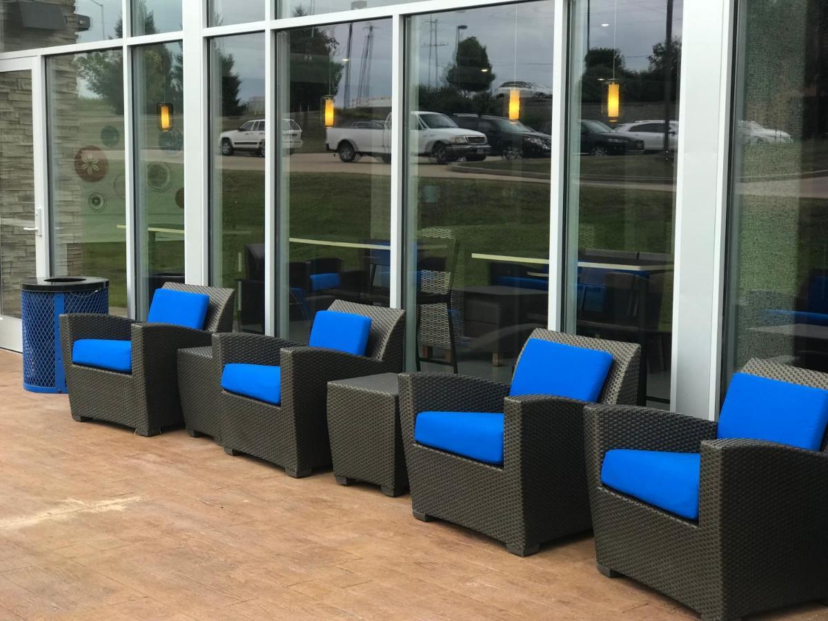 Holiday Inn Express & Suites - Hannibal - Medical Center Bagian luar foto